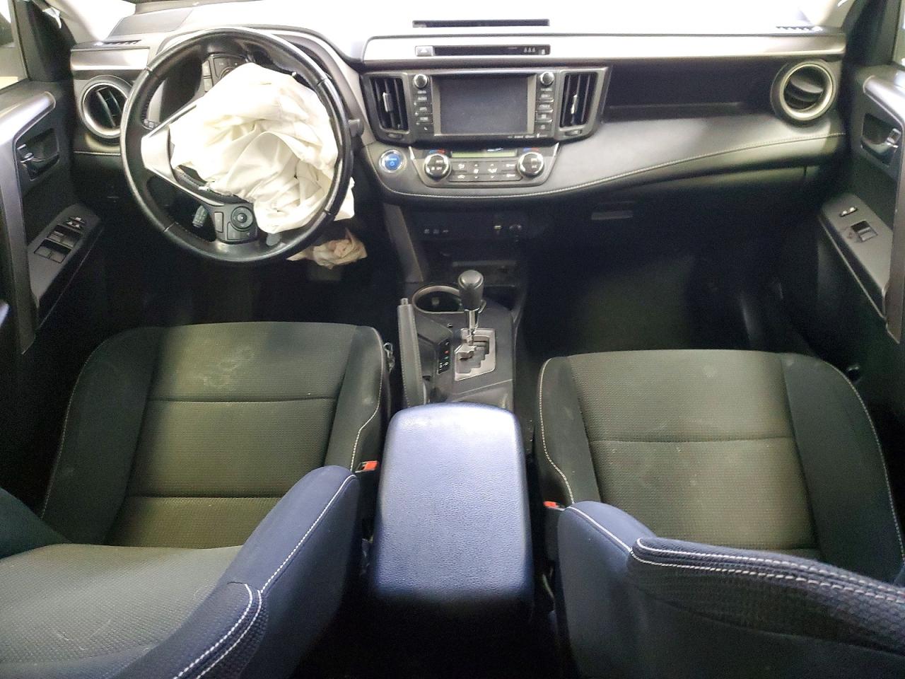 2017 TOYOTA RAV4 HV LE photo 8