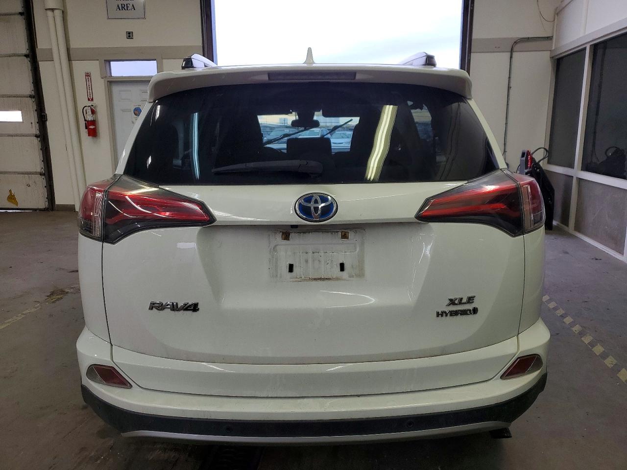 2017 TOYOTA RAV4 HV LE photo 6