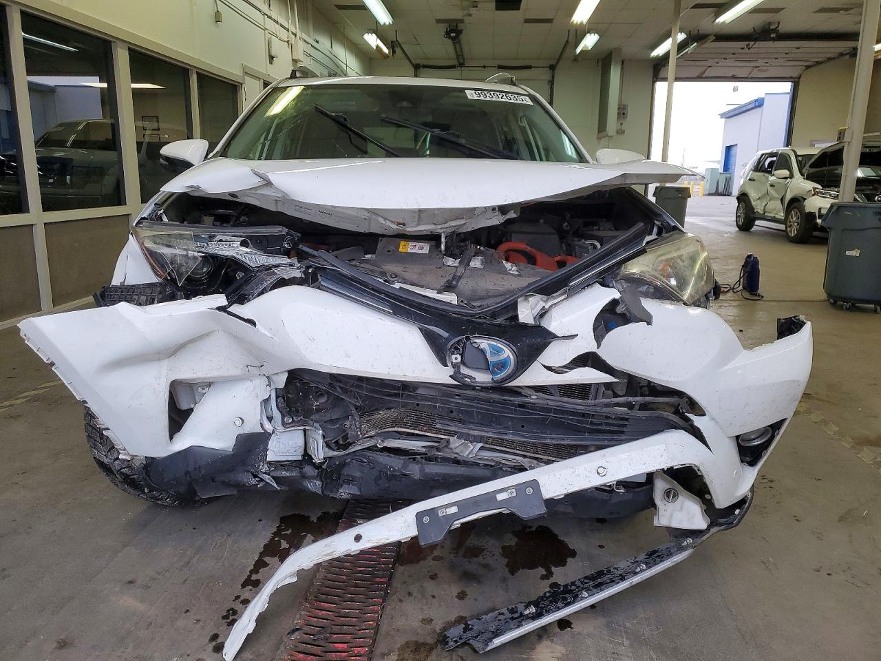 2017 TOYOTA RAV4 HV LE photo 5