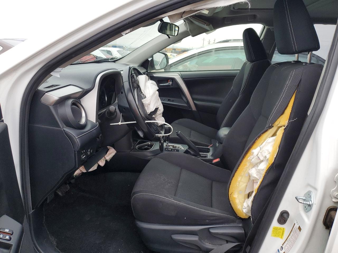 2017 TOYOTA RAV4 HV LE photo 7