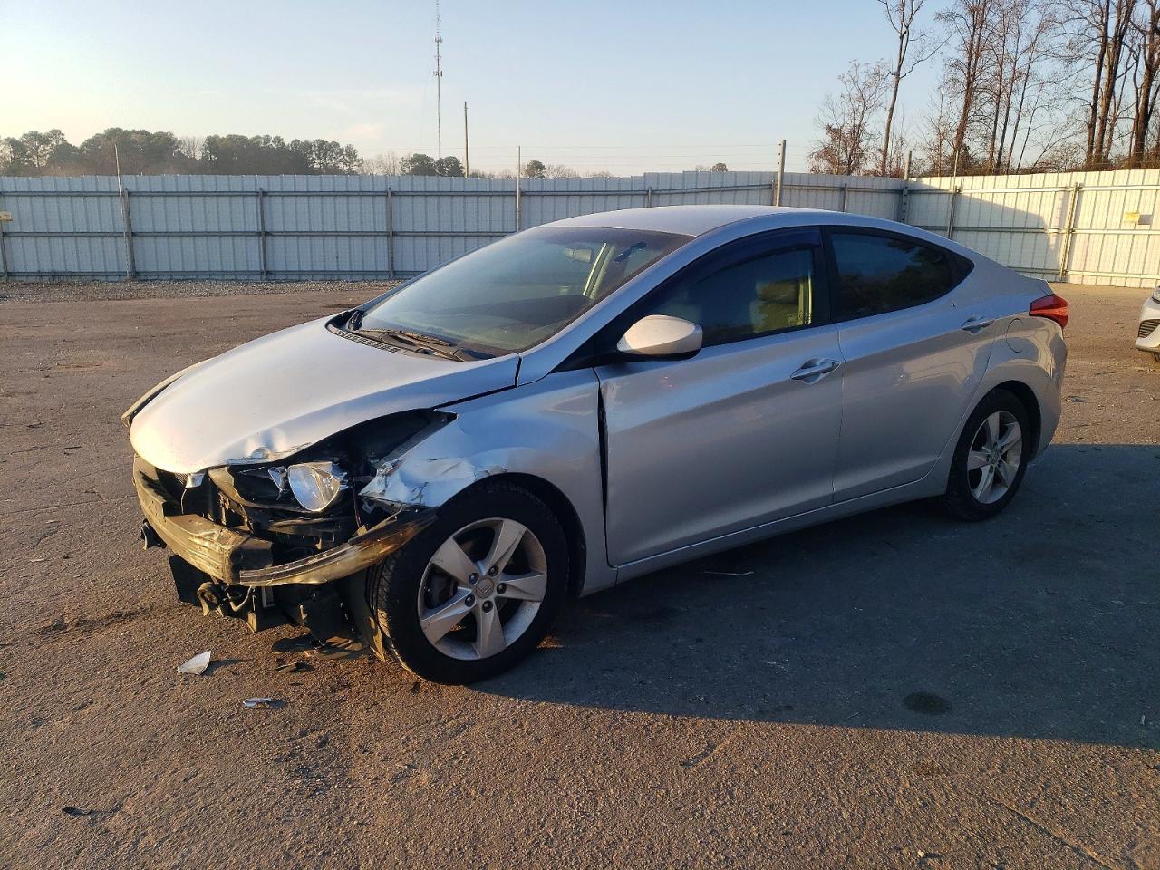 2013 HYUNDAI ELANTRA