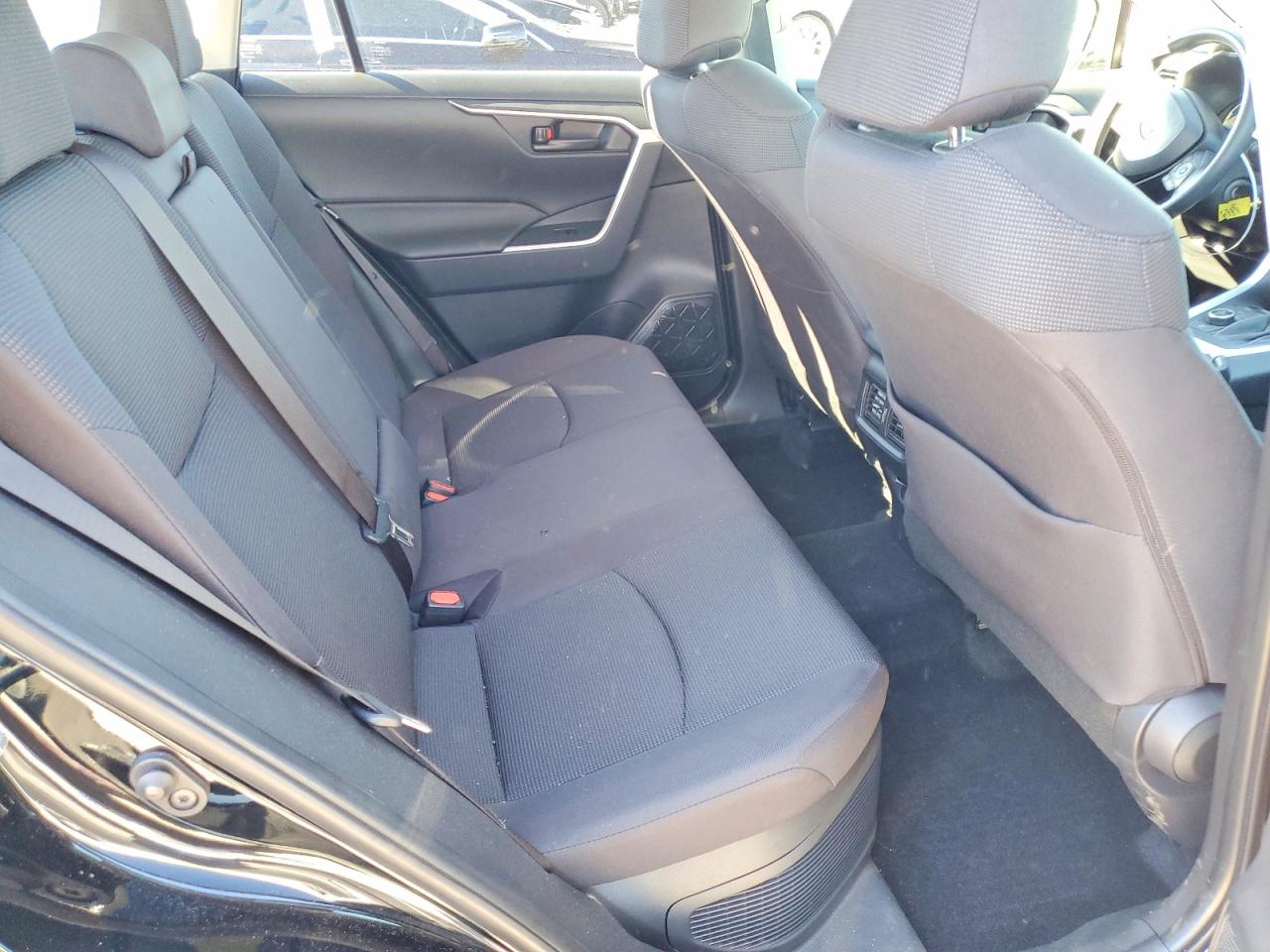 2025 TOYOTA RAV4 LE photo 31