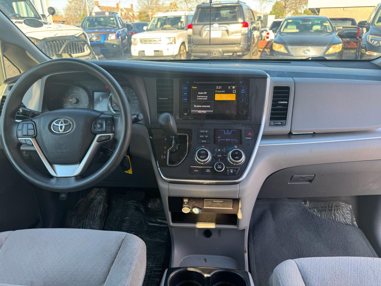 2017 TOYOTA SIENNA LE photo 17