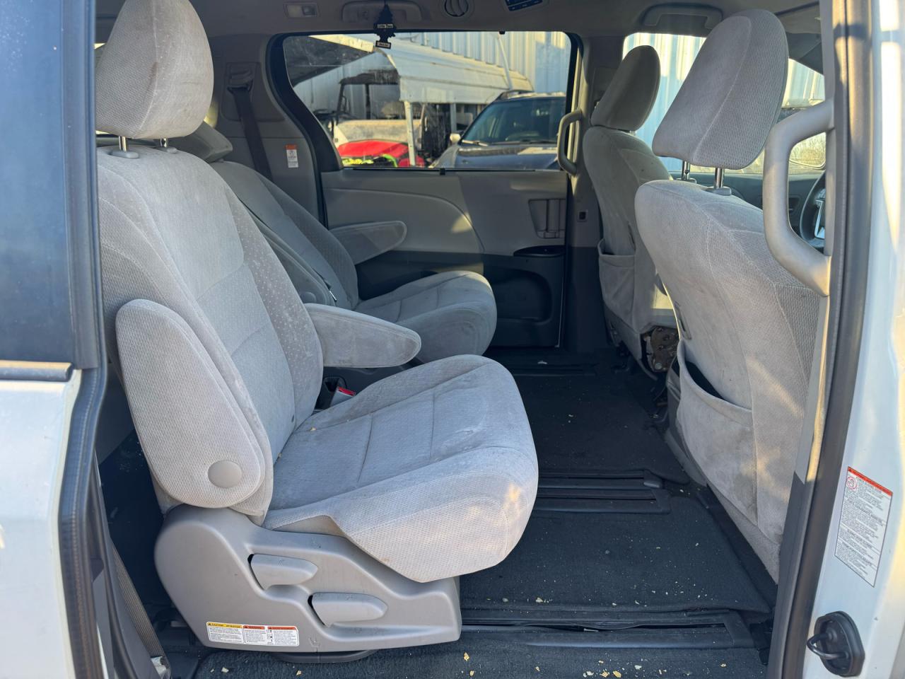 2017 TOYOTA SIENNA LE photo 11