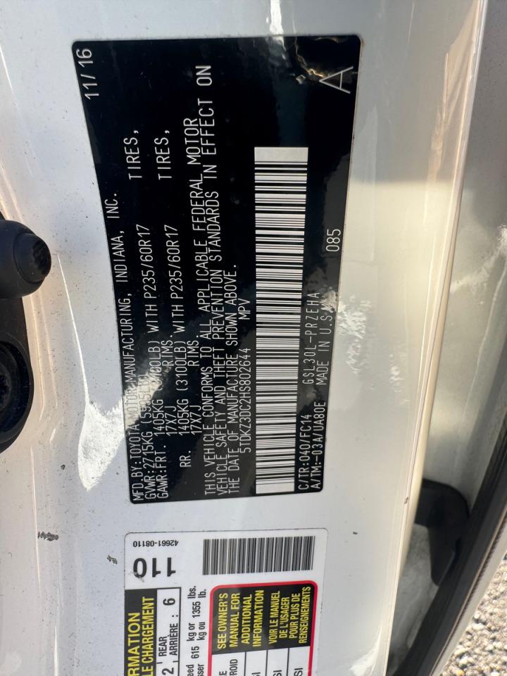 2017 TOYOTA SIENNA LE photo 19
