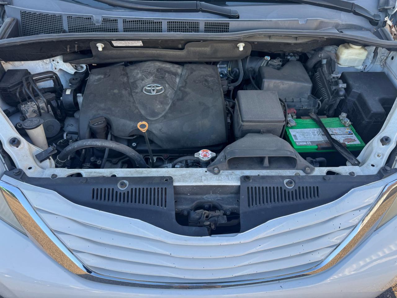 2017 TOYOTA SIENNA LE photo 13