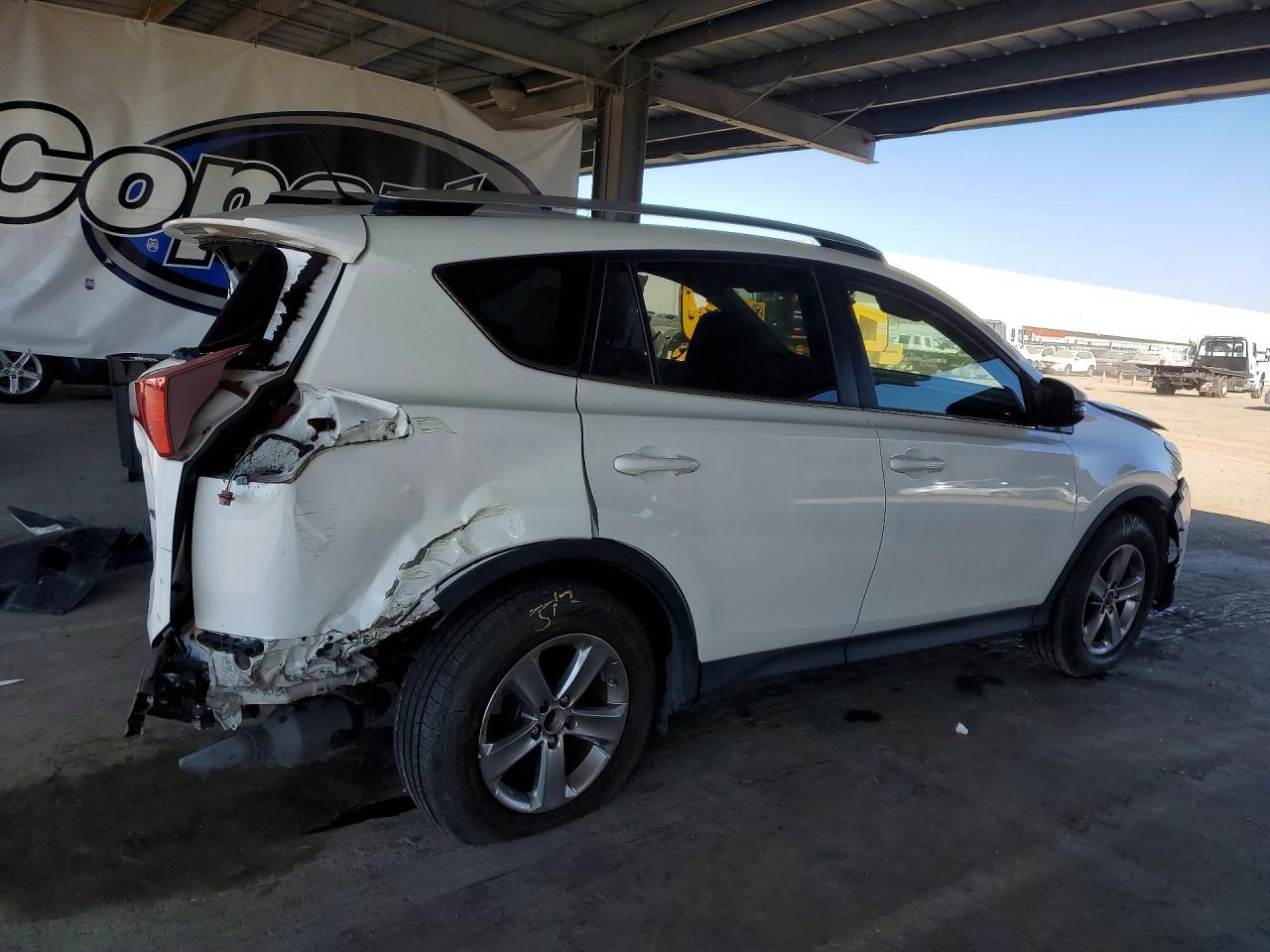 2015 TOYOTA RAV4 XLE photo 3