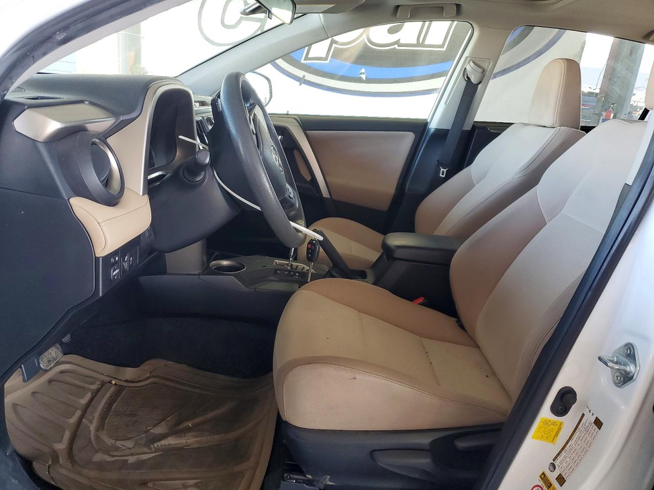 2015 TOYOTA RAV4 XLE photo 7