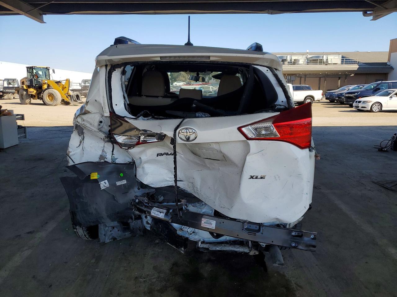 2015 TOYOTA RAV4 XLE photo 6