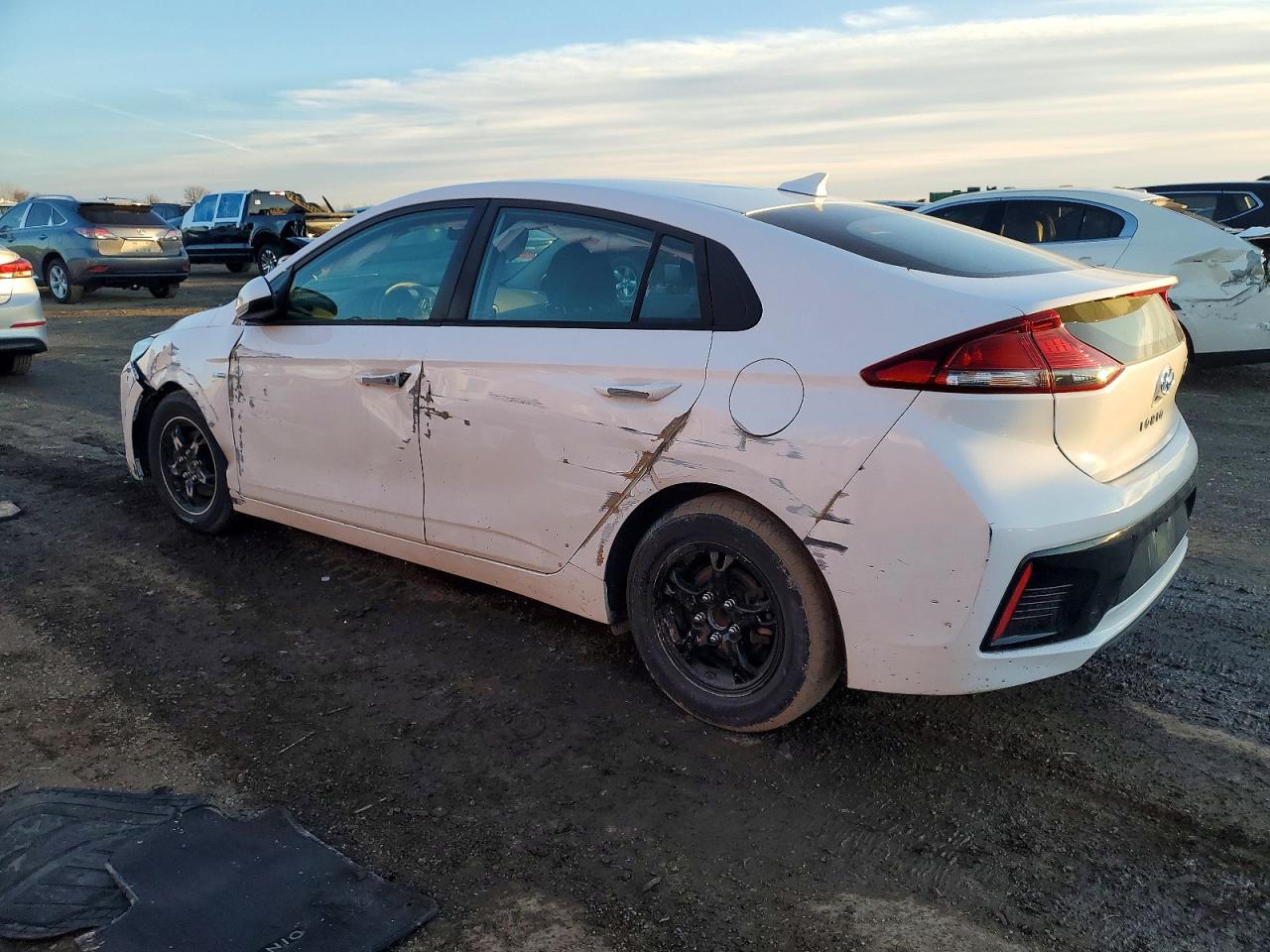 2017 HYUNDAI IONIQ photo 2