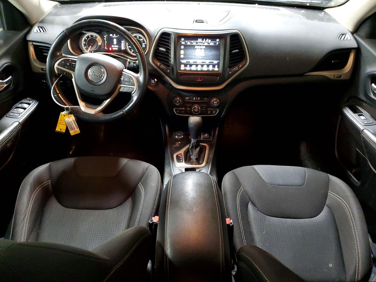 2016 JEEP CHEROKEE LATITUDE photo 8