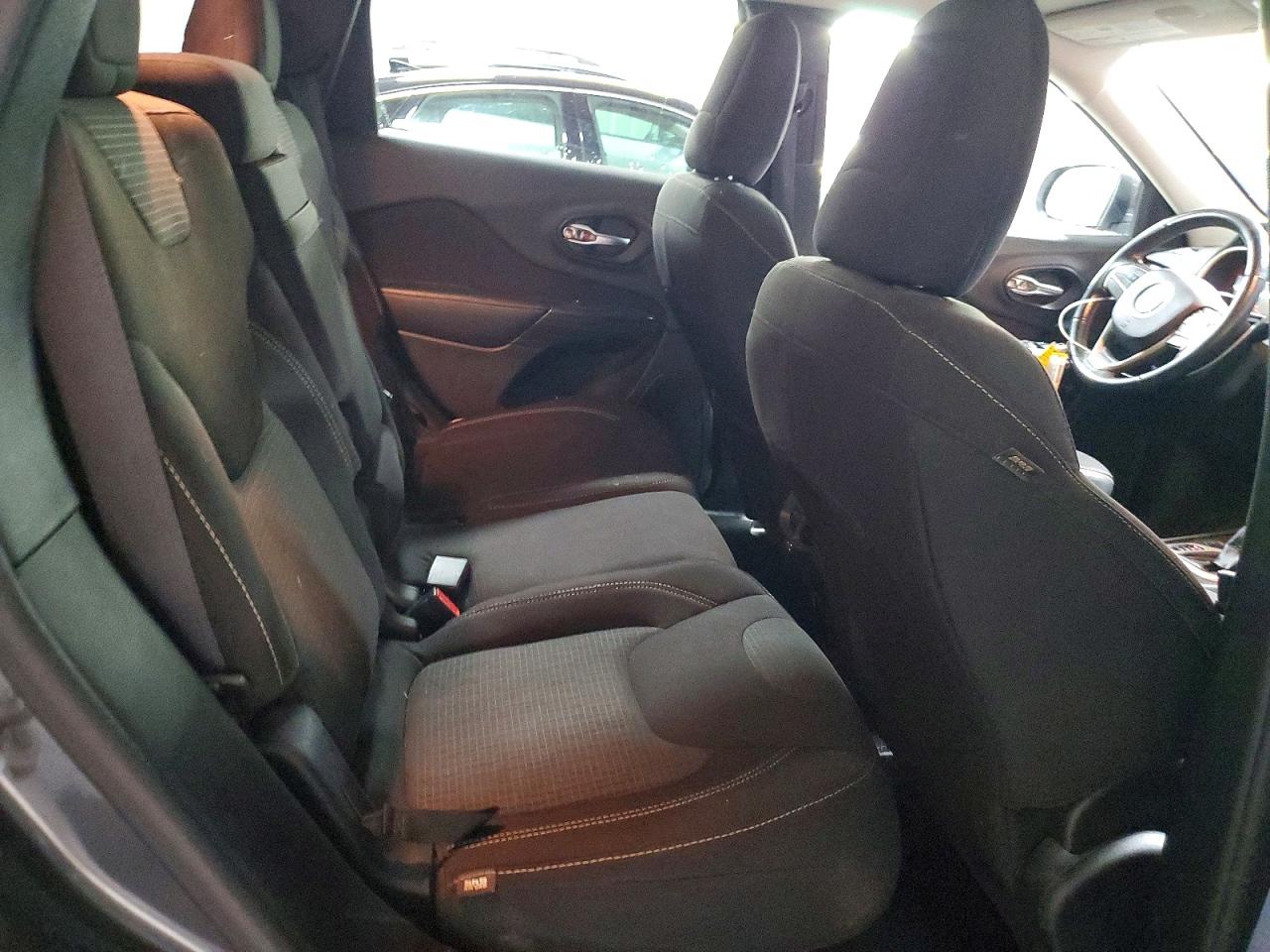 2016 JEEP CHEROKEE LATITUDE photo 10