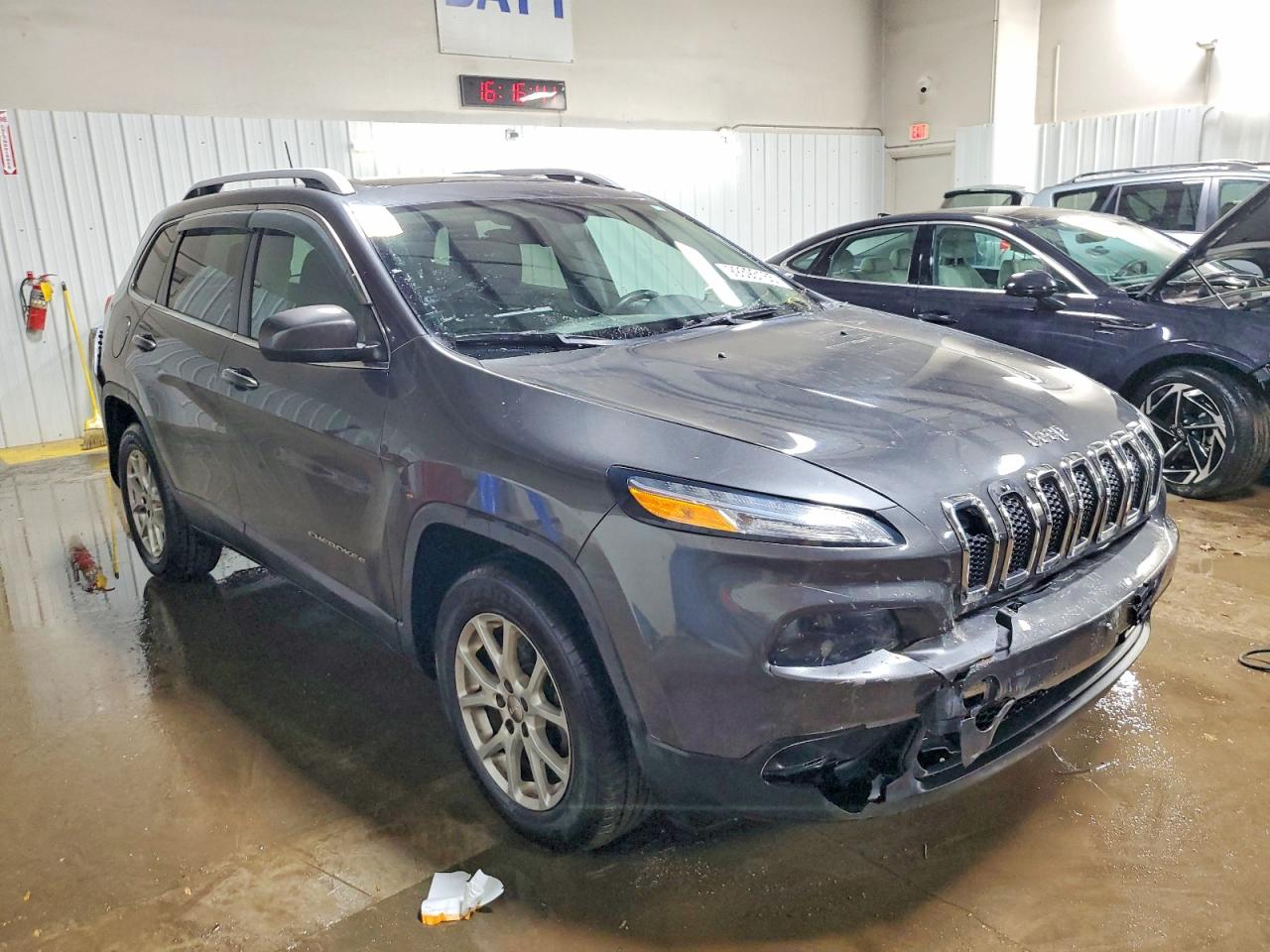 2016 JEEP CHEROKEE LATITUDE photo 4