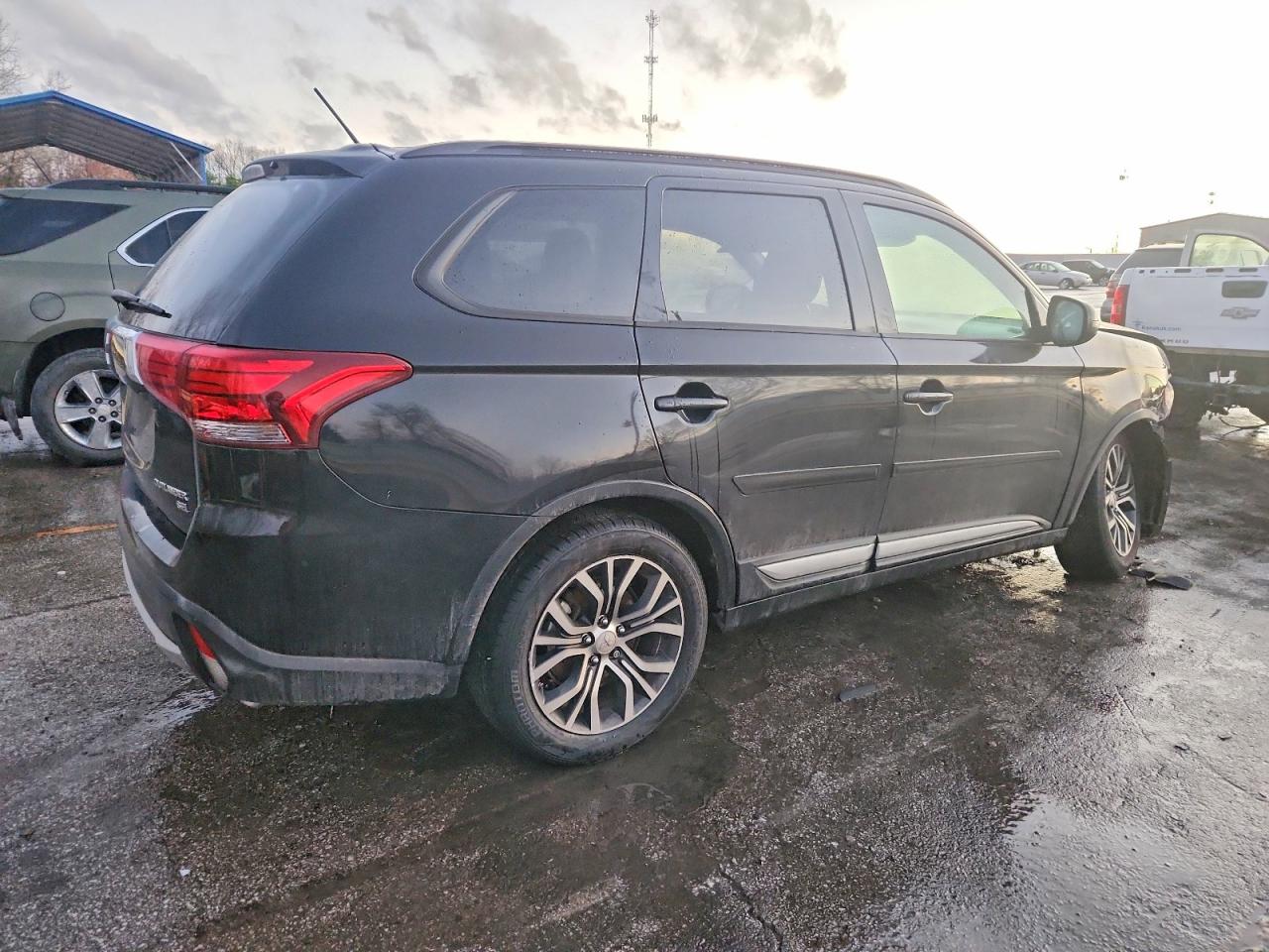 2016 MITSUBISHI OUTLANDER SE photo 5
