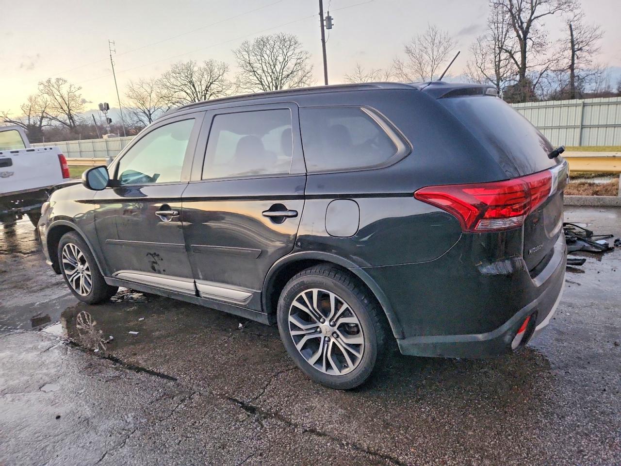 2016 MITSUBISHI OUTLANDER SE photo 3