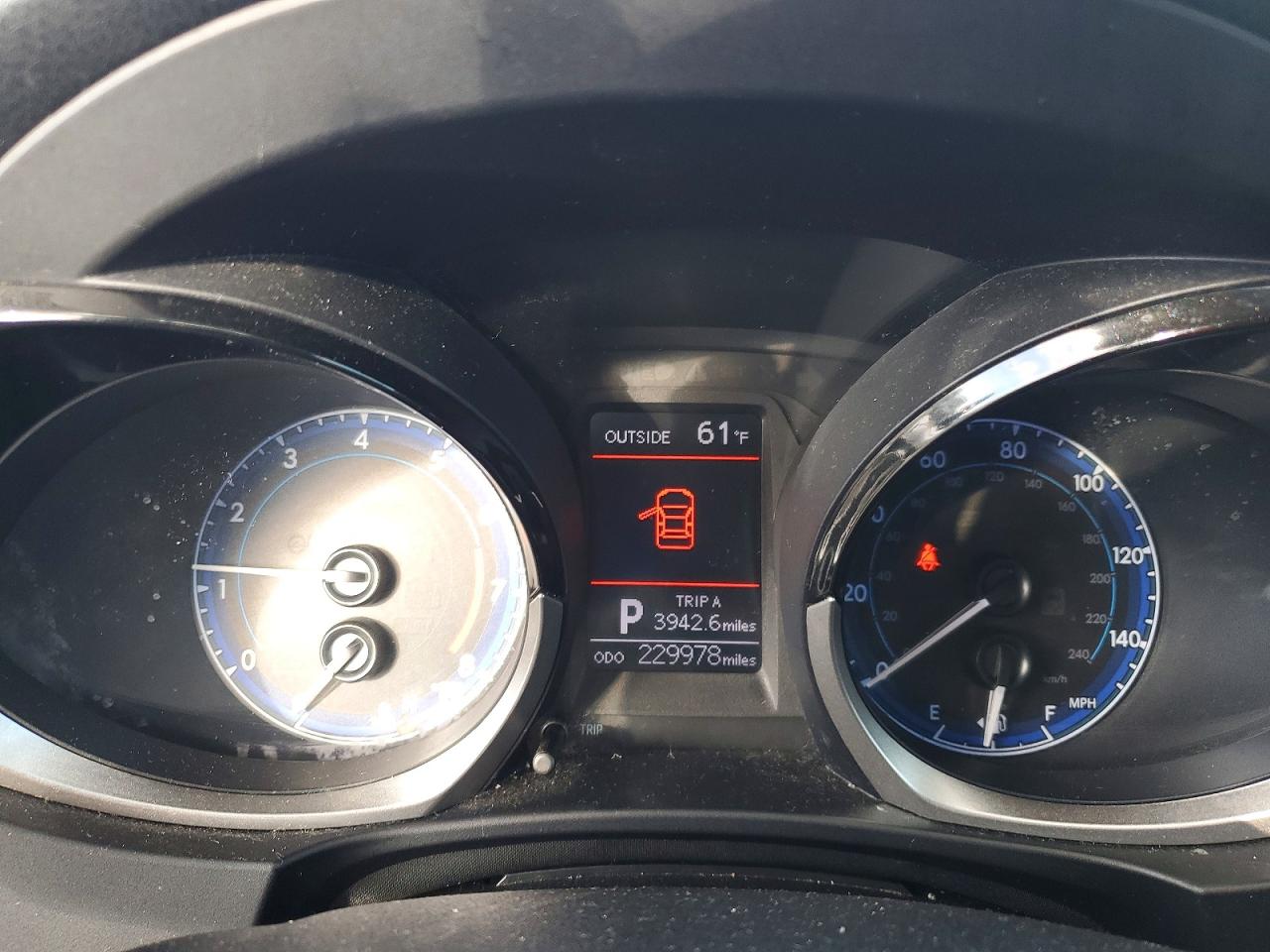 2014 TOYOTA COROLLA L photo 9
