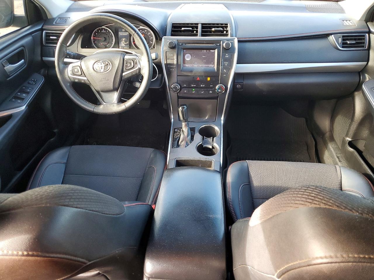 2016 TOYOTA CAMRY SE photo 8