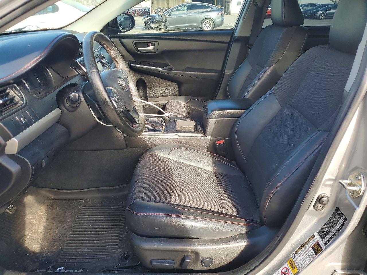 2016 TOYOTA CAMRY SE photo 7