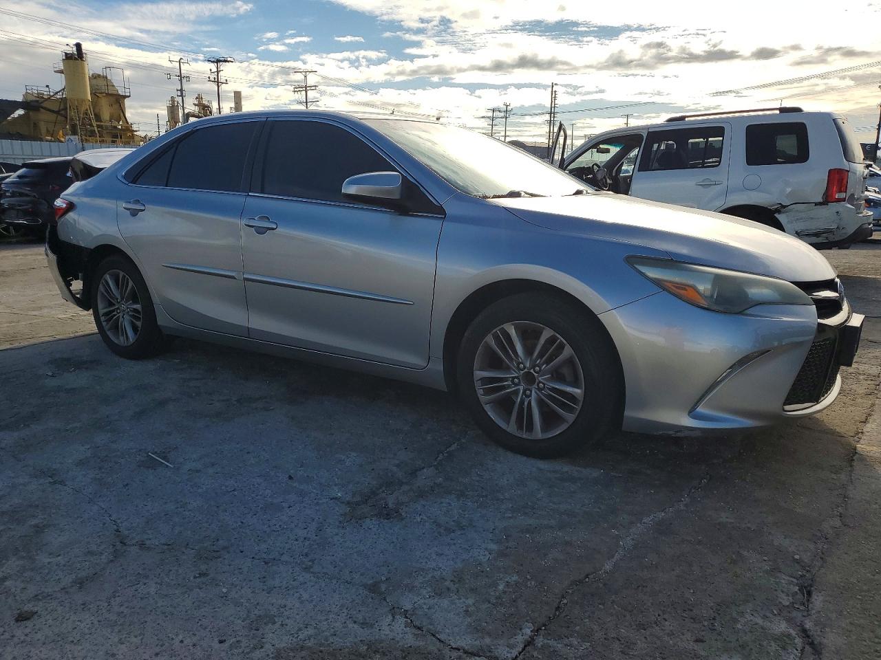 2016 TOYOTA CAMRY SE photo 4