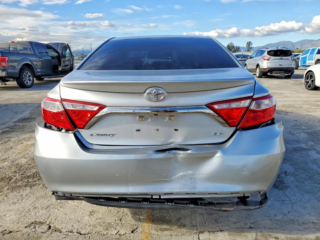 2016 TOYOTA CAMRY SE photo 6