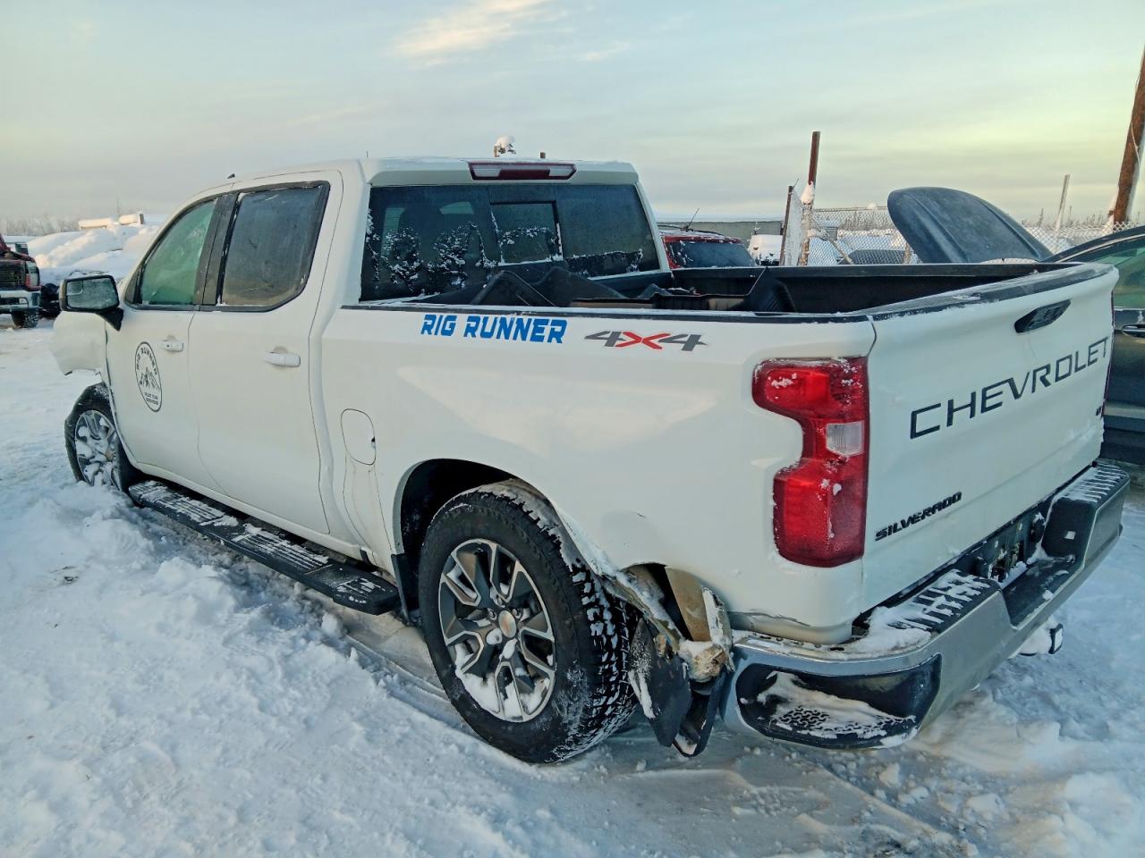 2024 CHEVROLET SILVERADO K1500 LT photo 2
