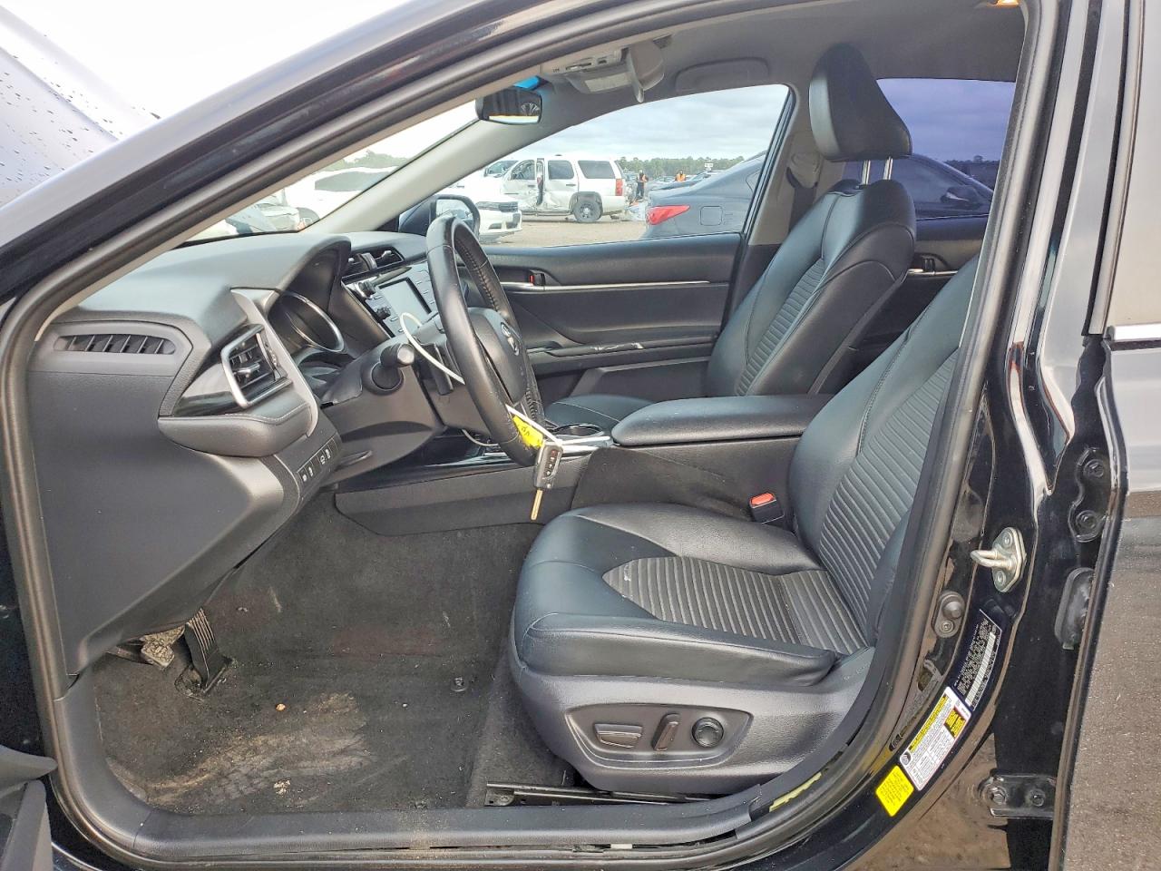 2019 TOYOTA CAMRY SE photo 7