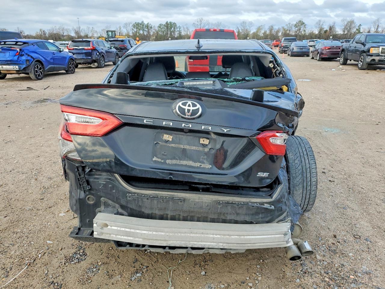 2019 TOYOTA CAMRY SE photo 6