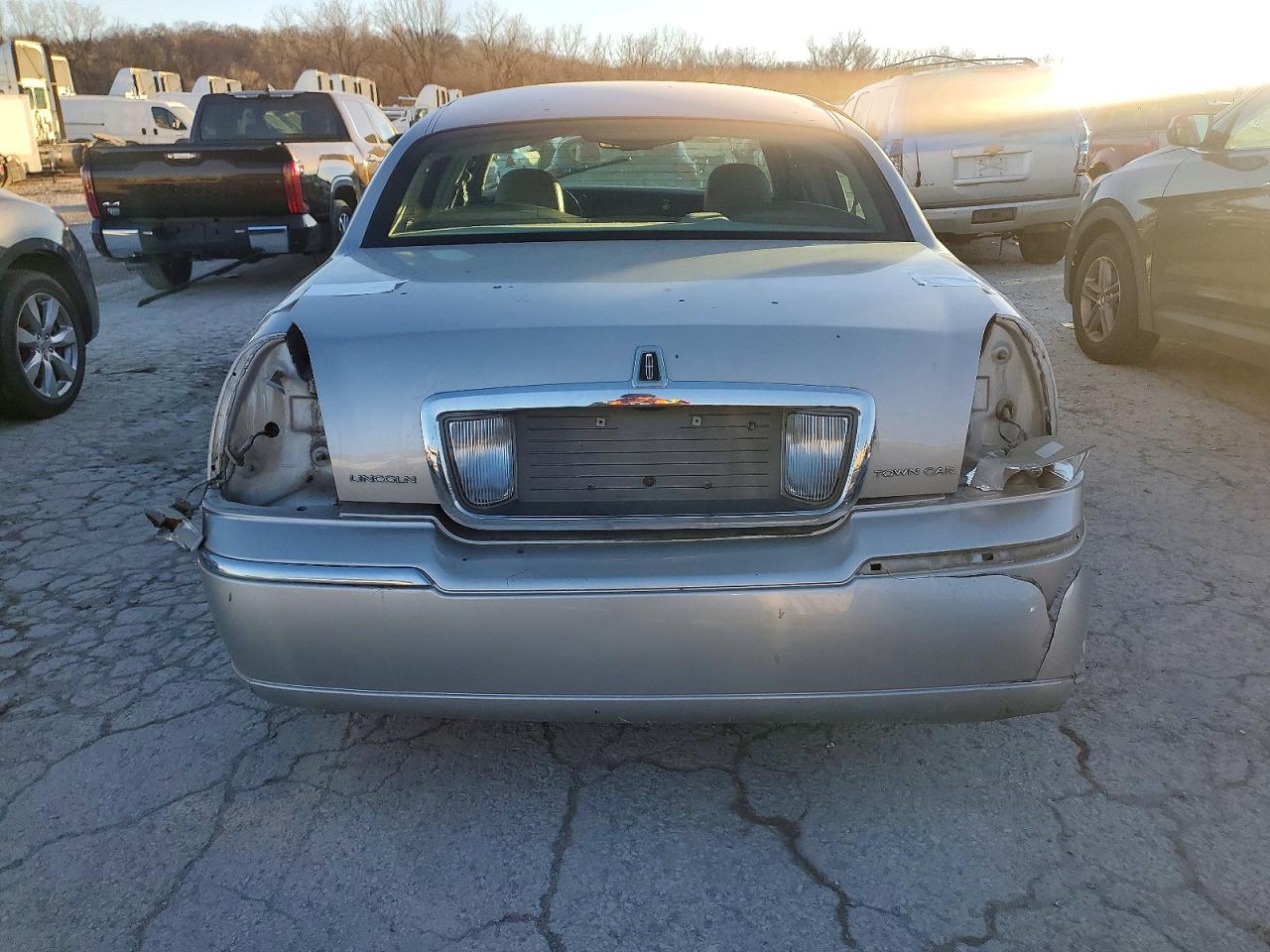 2007 LINCOLN TOWN CAR SIGNATURE LIMITED photo 6