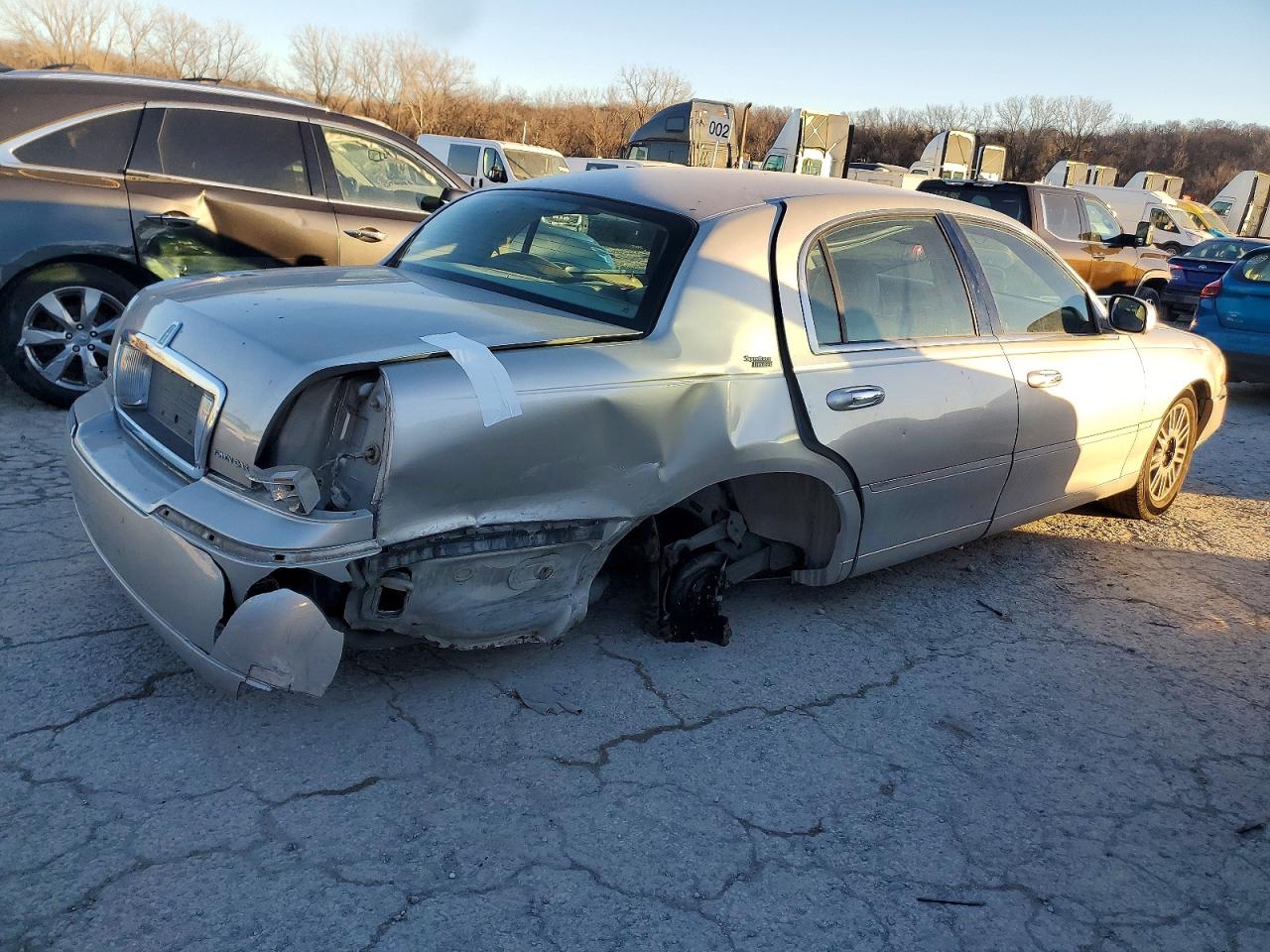 2007 LINCOLN TOWN CAR SIGNATURE LIMITED photo 3