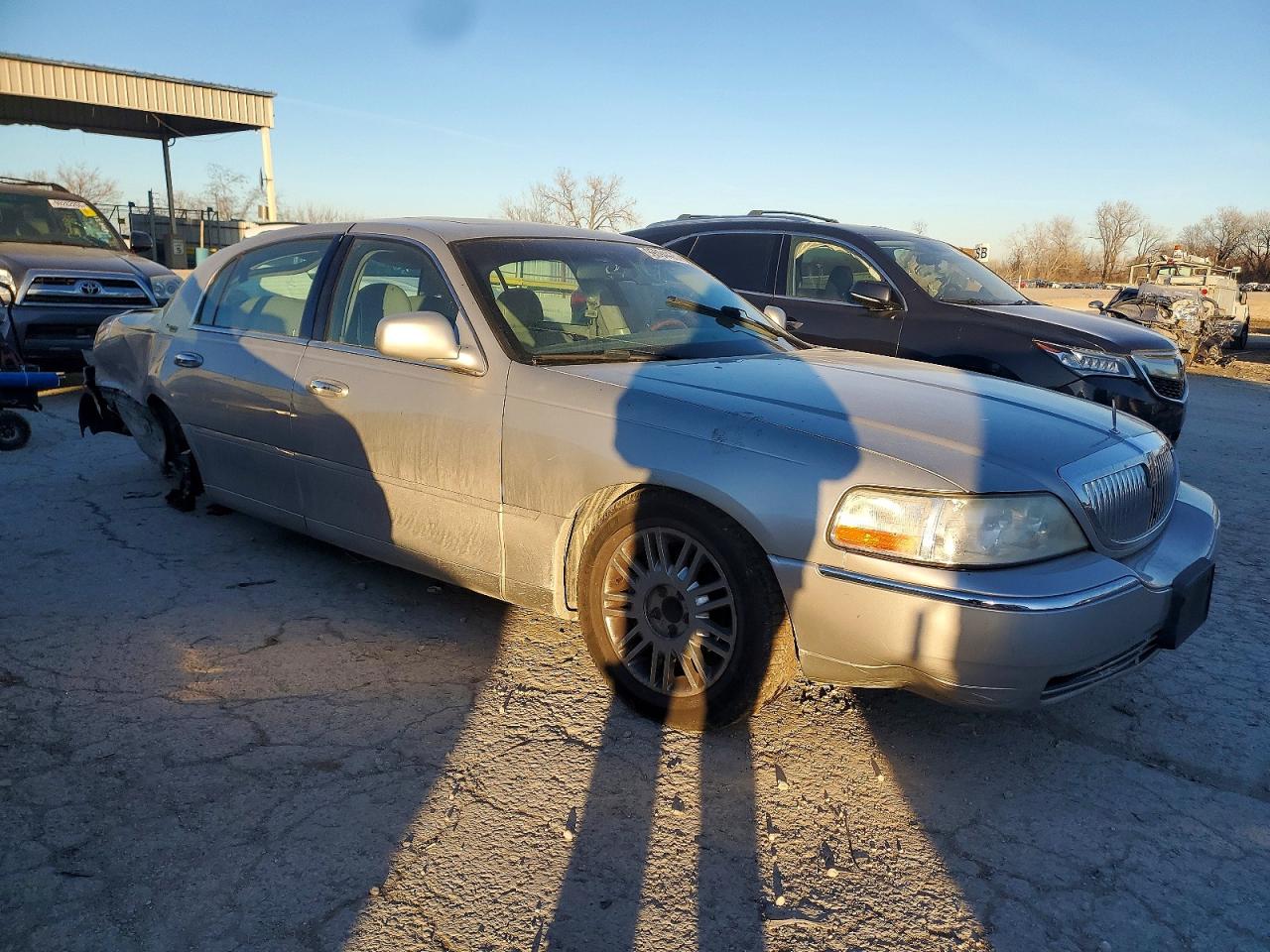 2007 LINCOLN TOWN CAR SIGNATURE LIMITED photo 4