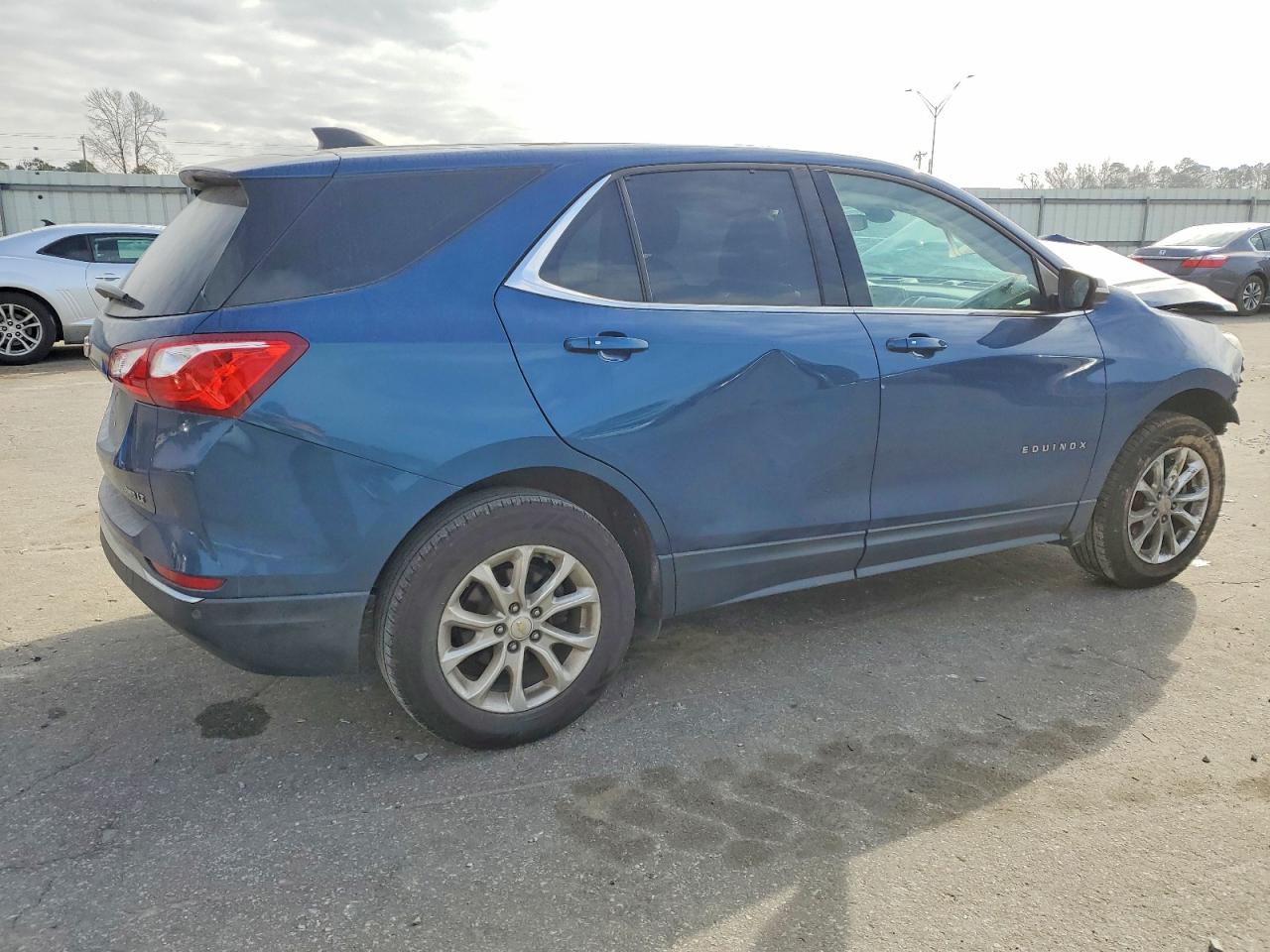2019 CHEVROLET EQUINOX LT photo 3