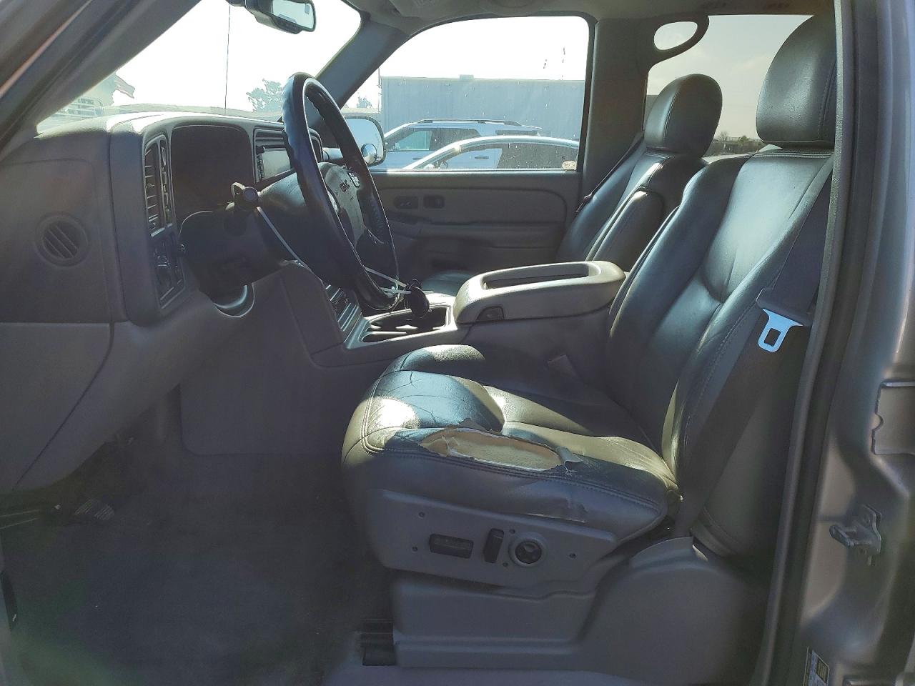 2005 GMC YUKON XL K1500 photo 7