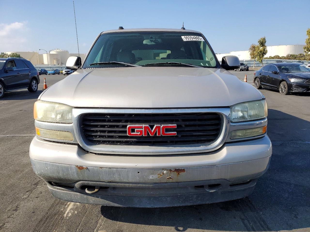 2005 GMC YUKON XL K1500 photo 5