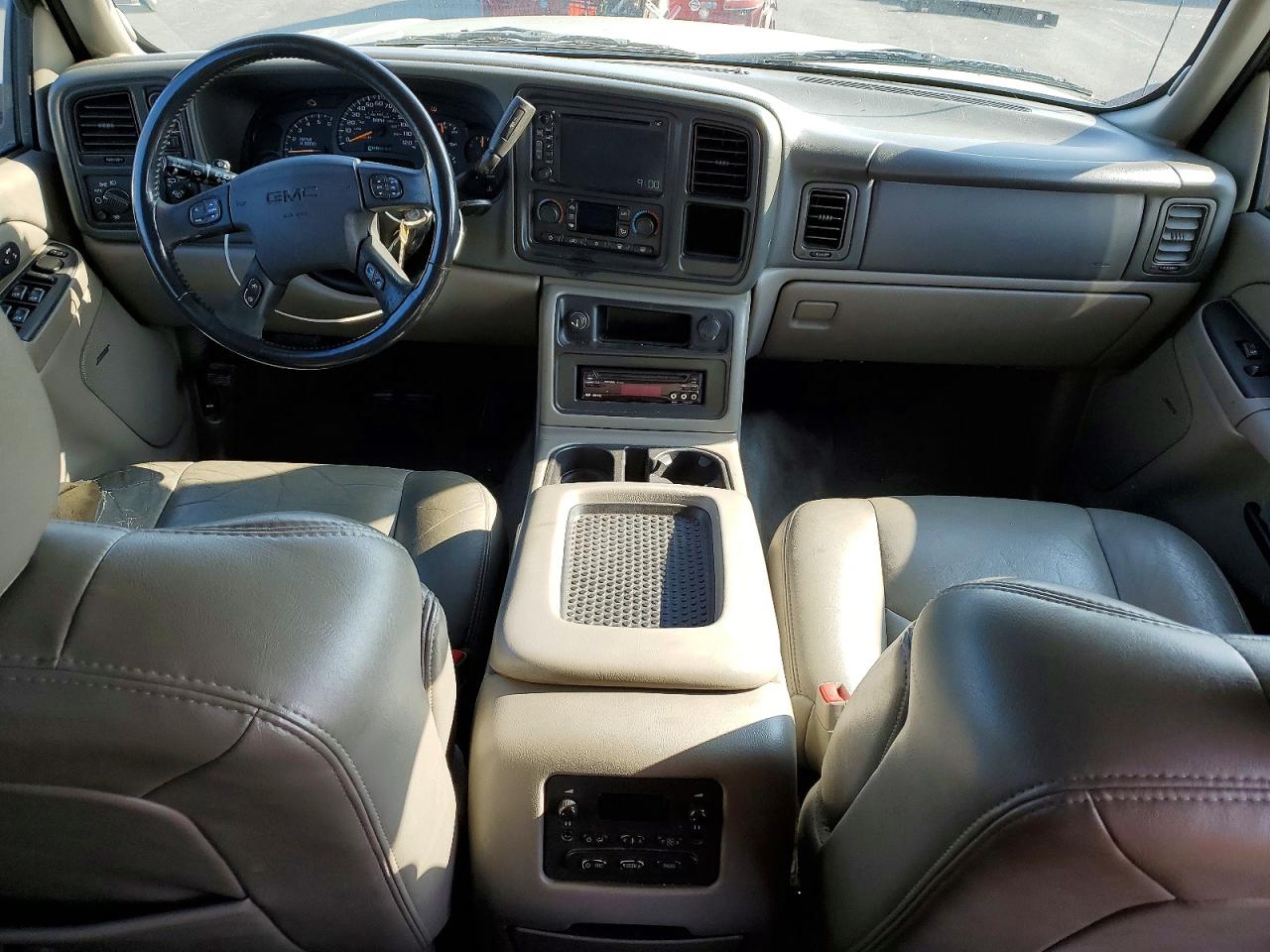 2005 GMC YUKON XL K1500 photo 8