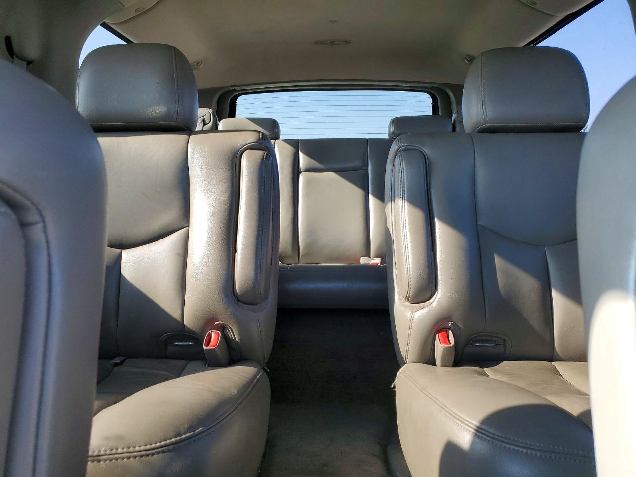 2005 GMC YUKON XL K1500 photo 10