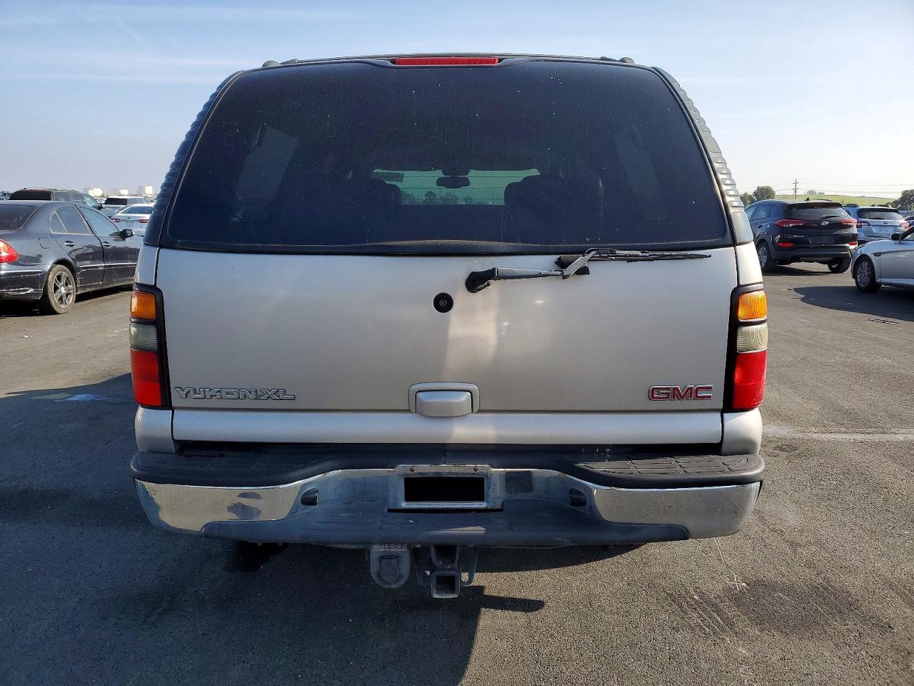 2005 GMC YUKON XL K1500 photo 6