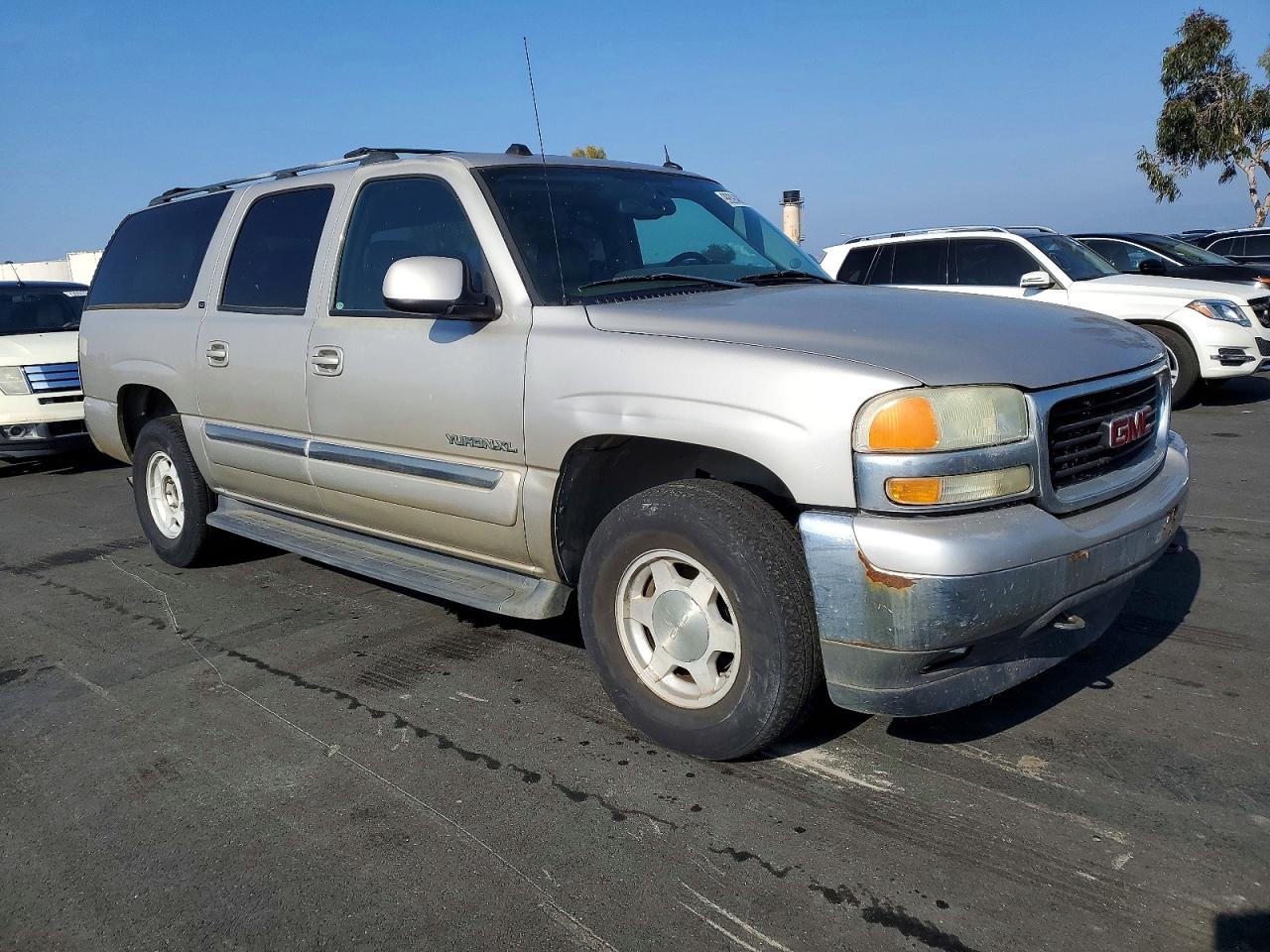 2005 GMC YUKON XL K1500 photo 4