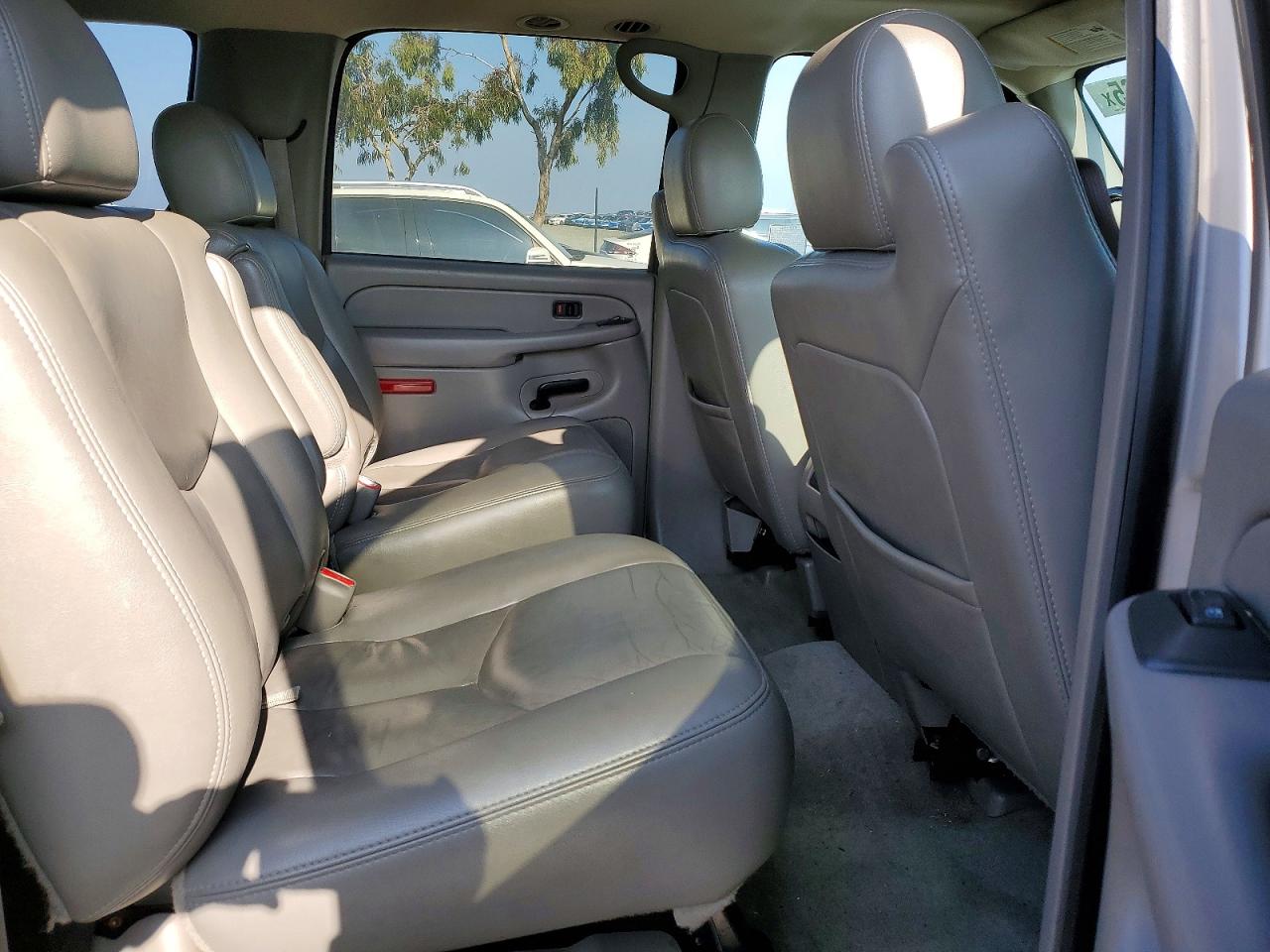2005 GMC YUKON XL K1500 photo 11