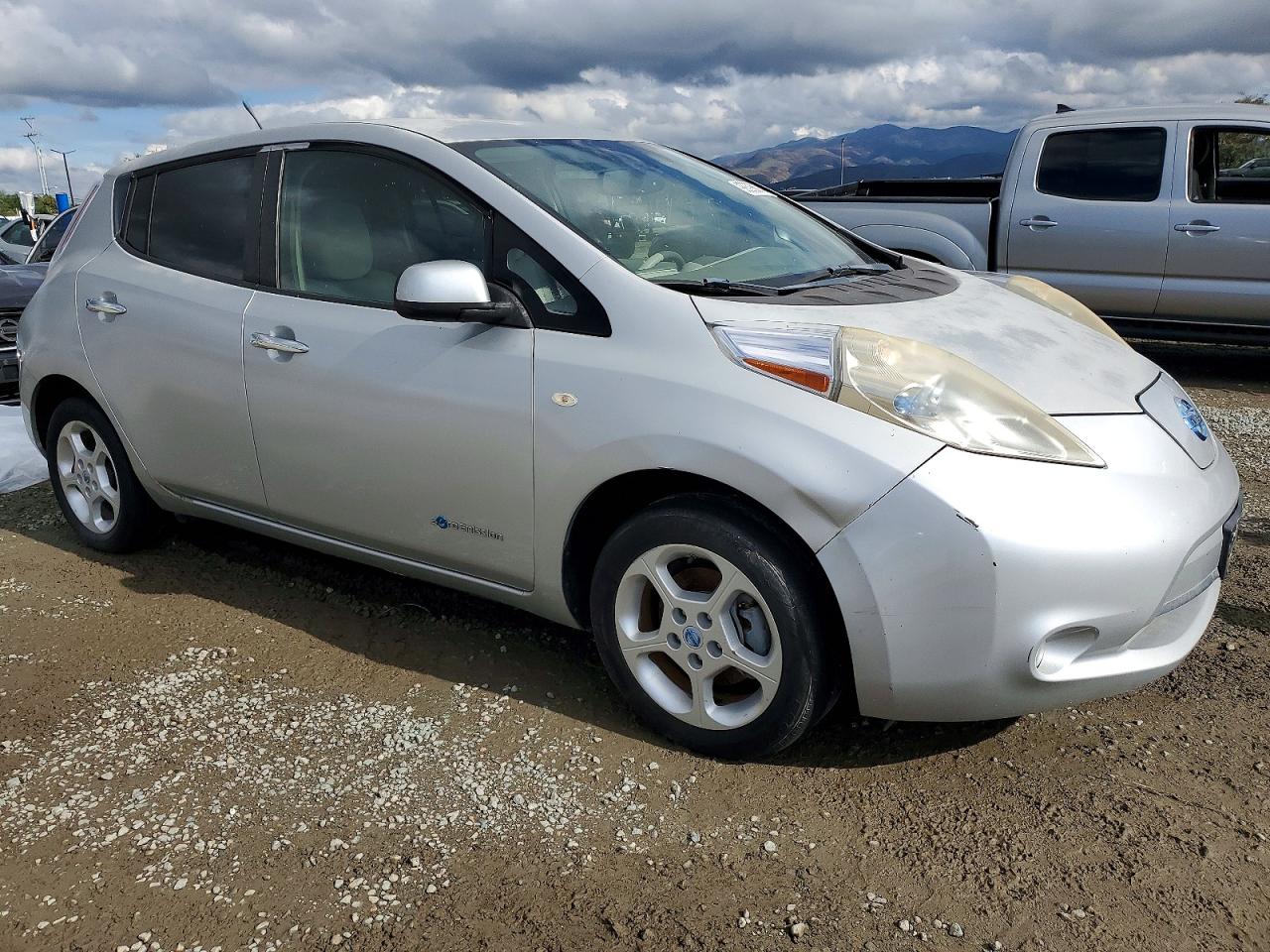 2011 NISSAN LEAF SV photo 7