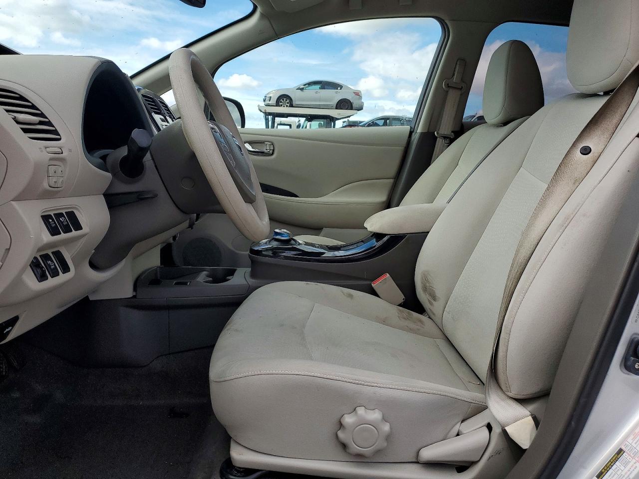 2011 NISSAN LEAF SV photo 13