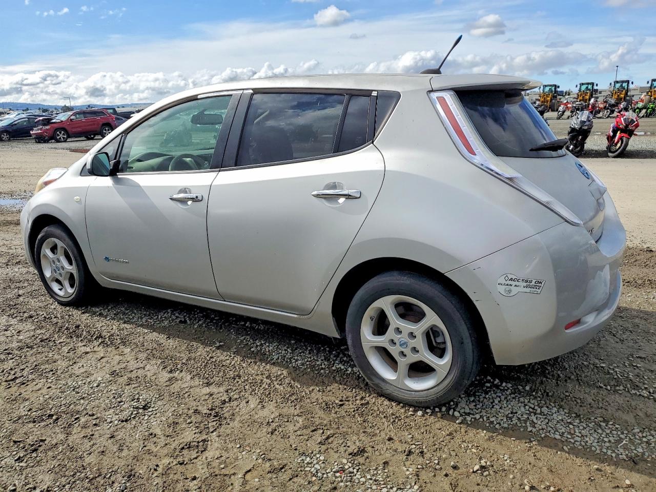 2011 NISSAN LEAF SV photo 3