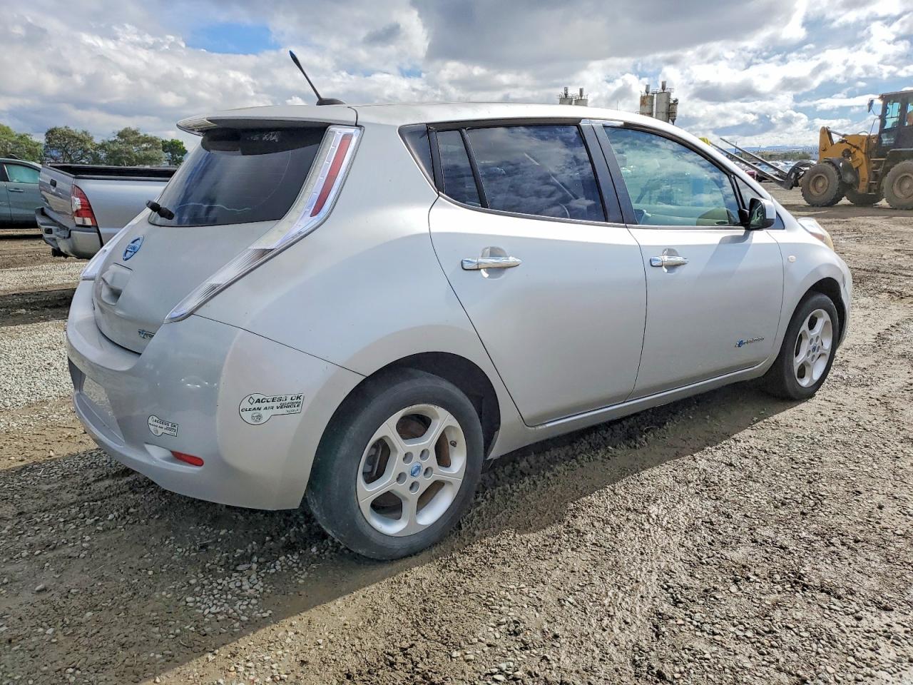 2011 NISSAN LEAF SV photo 5