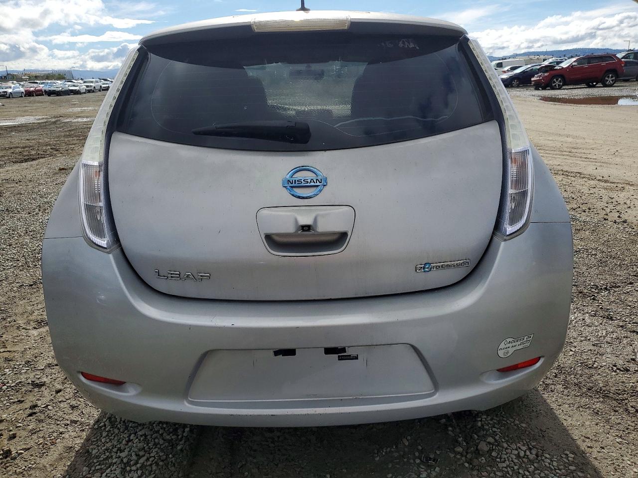 2011 NISSAN LEAF SV photo 11