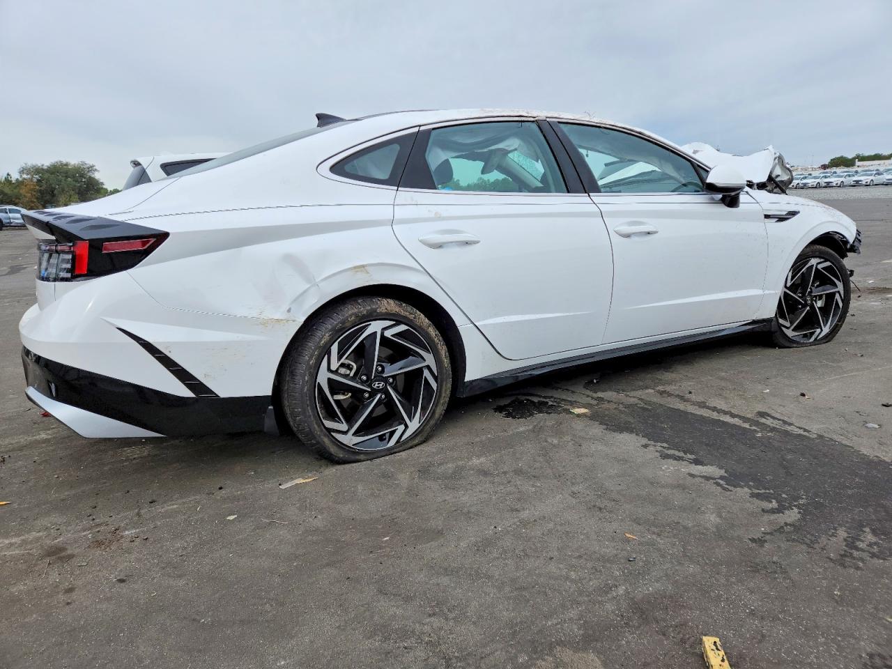 2025 HYUNDAI SONATA SEL photo 3