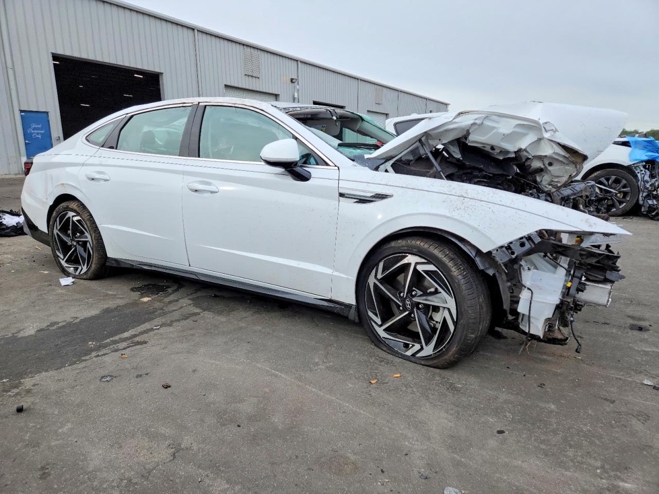2025 HYUNDAI SONATA SEL photo 4