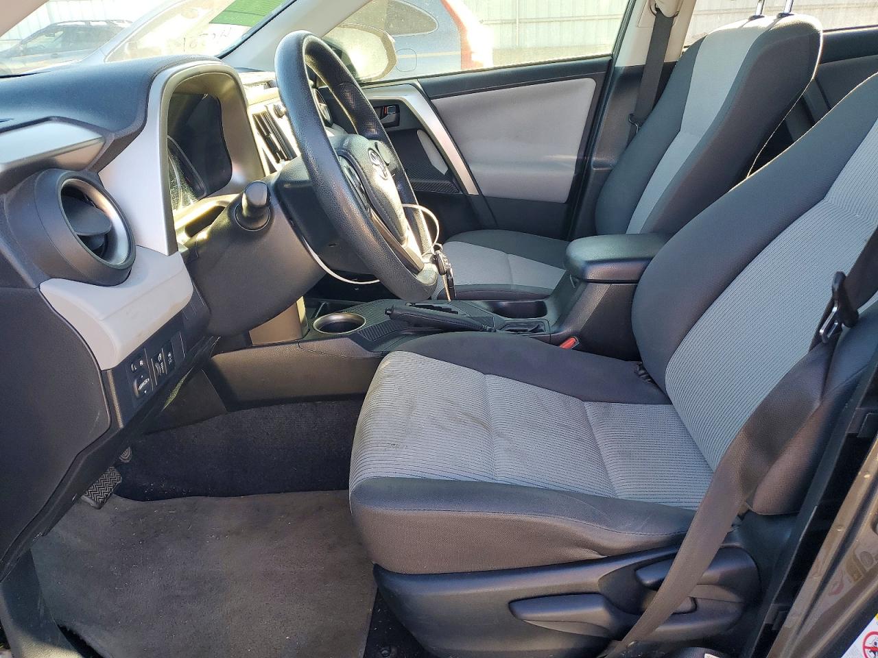 2014 TOYOTA RAV4 LE photo 7