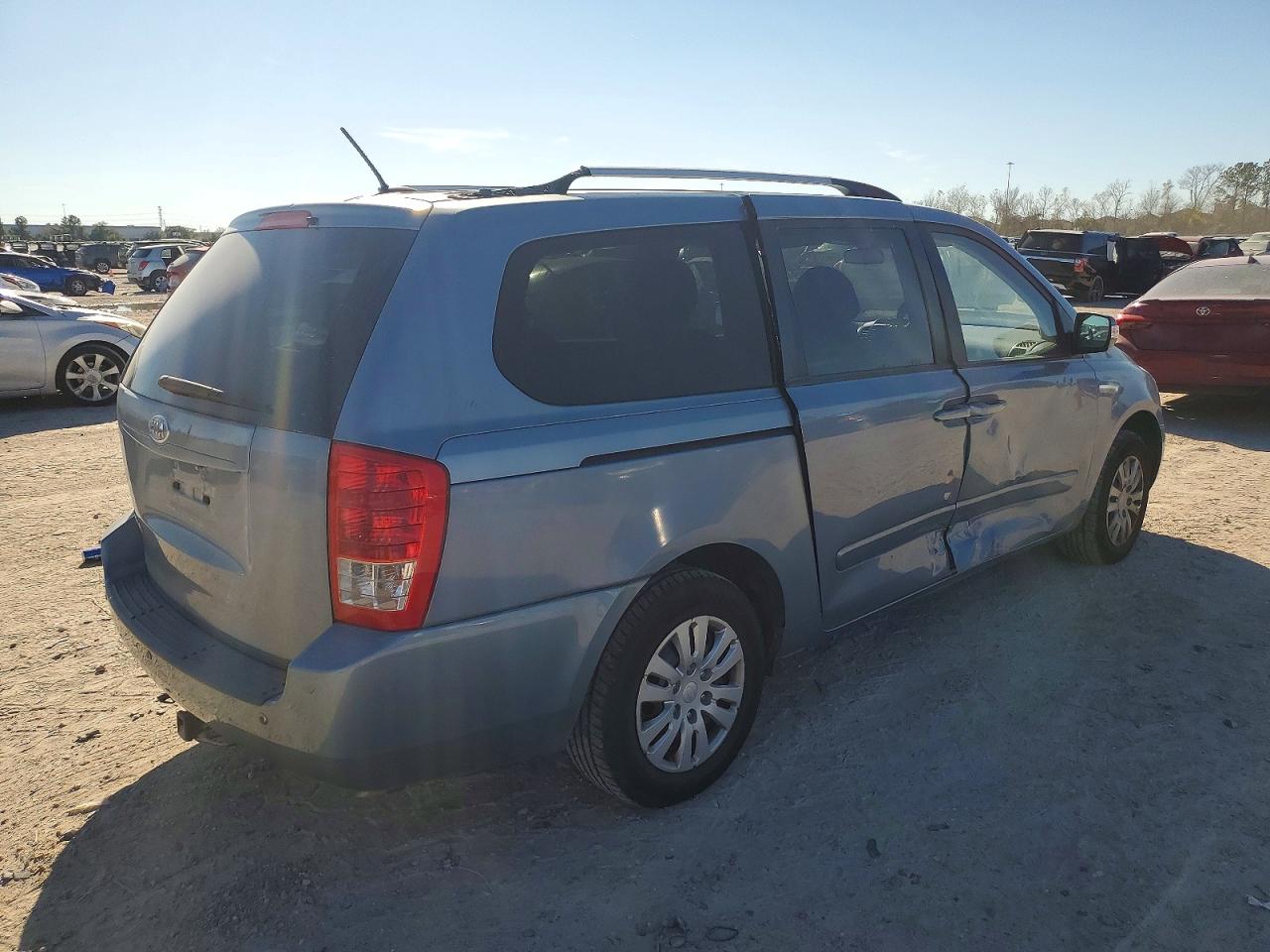 2012 KIA SEDONA LX photo 5
