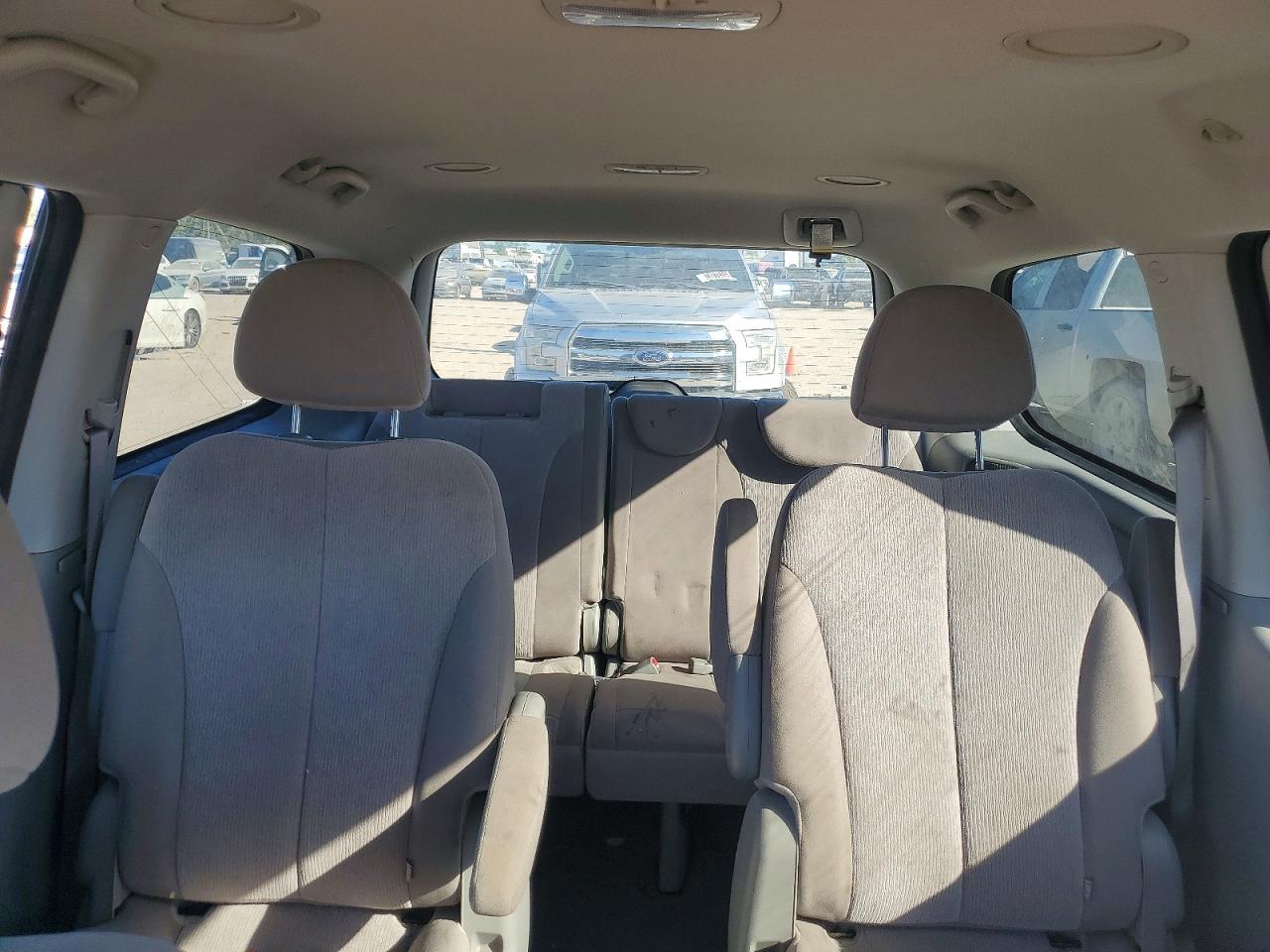 2012 KIA SEDONA LX photo 19