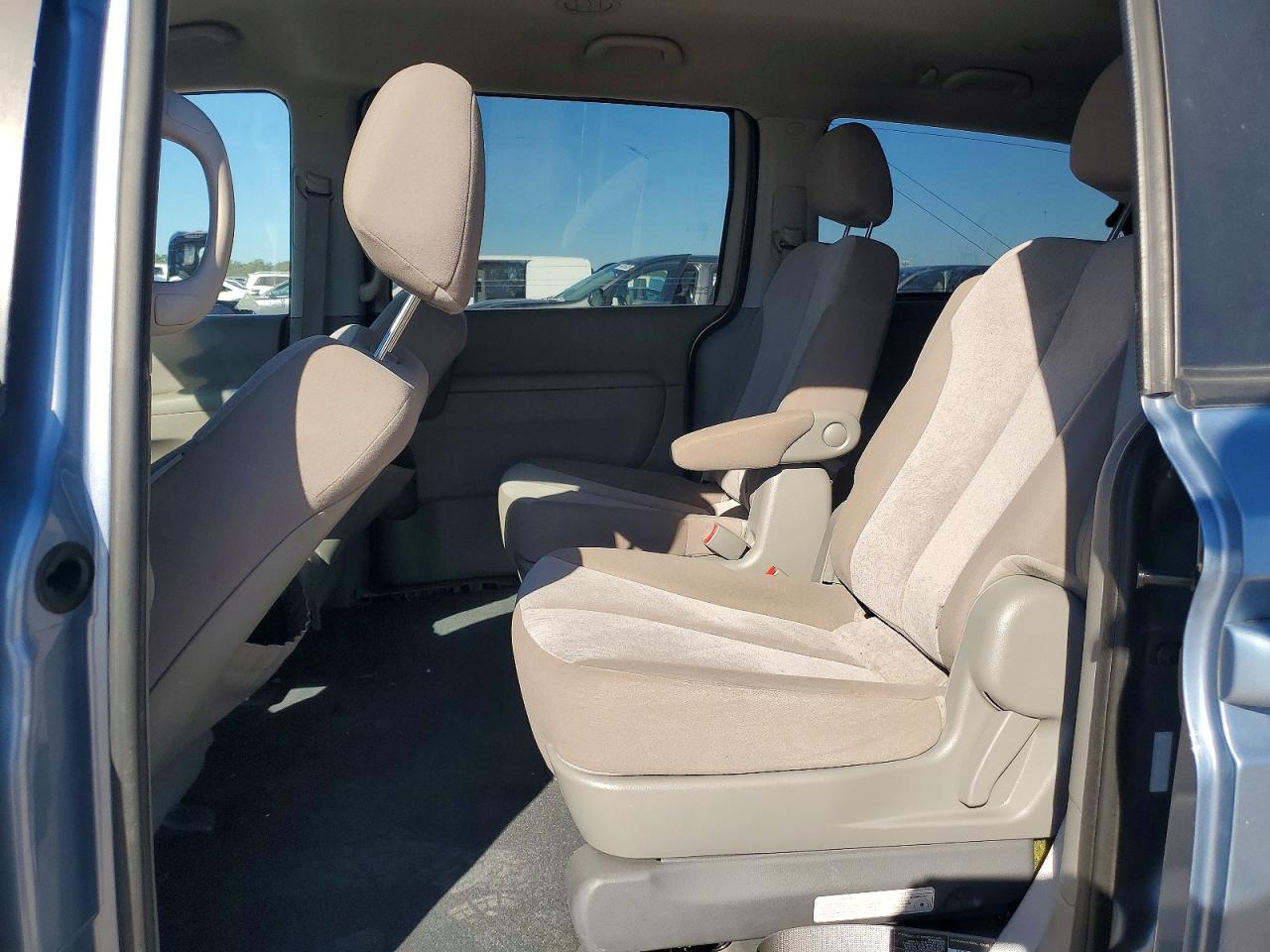 2012 KIA SEDONA LX photo 21