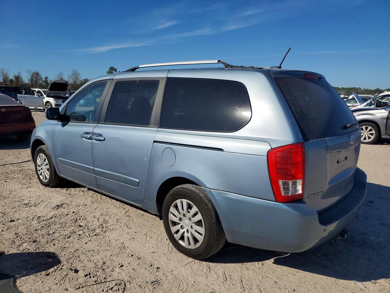 2012 KIA SEDONA LX photo 3